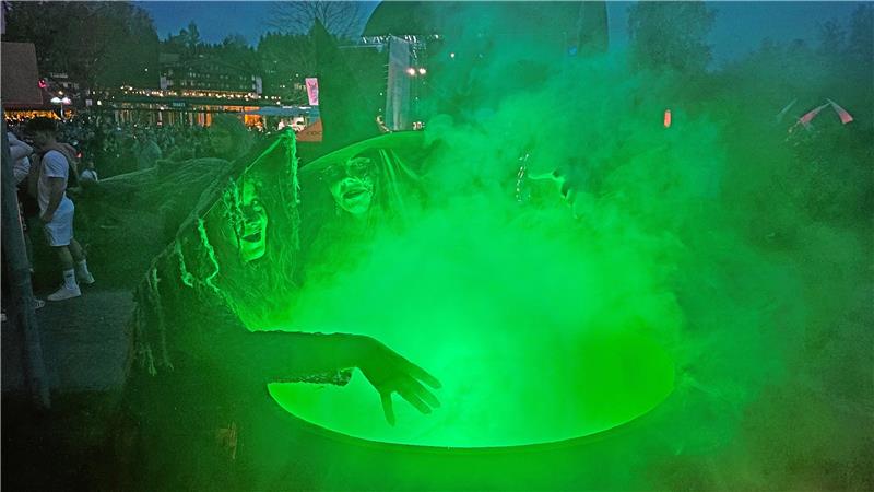 Walpurgis in Hahnenklee – fast wie ein Sommermärchen Hexen hexen: Wenn es an Walpurgis dunkel wird, verwandelt sich der Hahnenkleer Kurpark in einen mystischen Ort. Foto: Epping