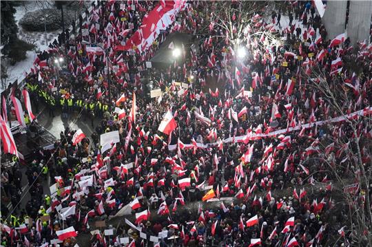 «Hier ist Polen, kein Tuskoland»: Protestierende in Warschau.