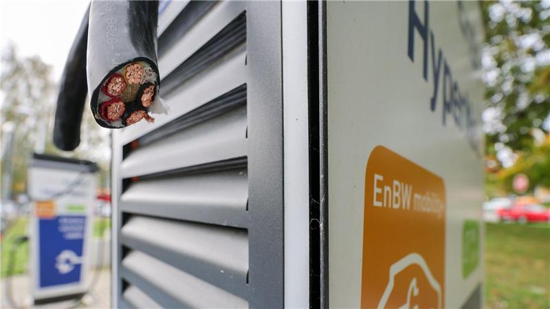 Neue Technik soll Vandalismus an Ladesäulen stoppen Hier waren Kriminelle am Werk.