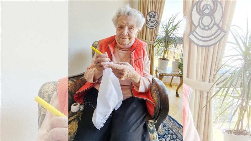 Bad Harzburgerin Hilde Wedde: Die „gnädige Frau“ wird 100 Hilde Wedde ist eine an anderen Menschen, an ihrer Umgebung und am Weltgeschehen interessierte Frau, ist eine gute Zuhörerin. Und sie hat selbst viel zu erzählen, hat sie doch auch viel erlebt seit 1924. Ist sie für sich, liest sie und macht Handarbeiten. Noch immer häkelt sie – und zwar sehr filigrane Maschen. Foto: Potthast