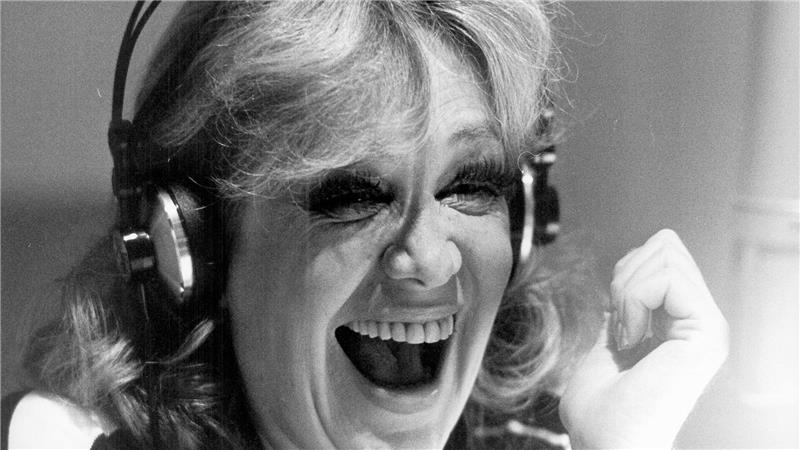 Hildegard Knef lacht bei einer Aufnahme im Plattenstudio in München. (Archivfoto)