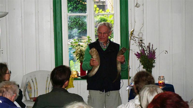 Anthroposophischer Zweig Goslar: Die Kunst als Seelennahrung Hinnerk Lenz spricht über 100 Jahre biologisch-dynamische Landwirtschaft und die Präparate zur Bodenbelebung, die mithilfe von Kuh-Hörnern hergestellt werden.