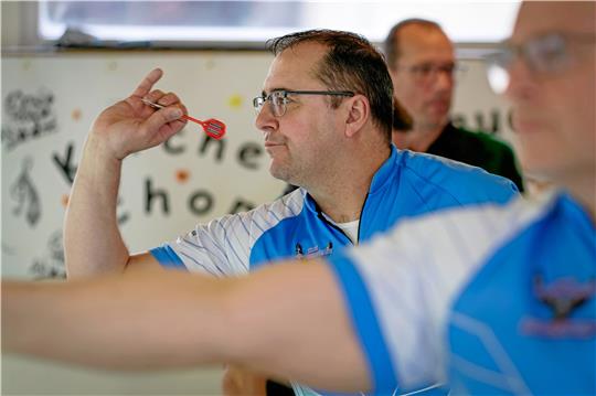 Hinter Jens Peters und den Jerstedter Falken liegt eine Dart-Saison mit wenigen überzeugenden Auftritten. Foto: Drechsler