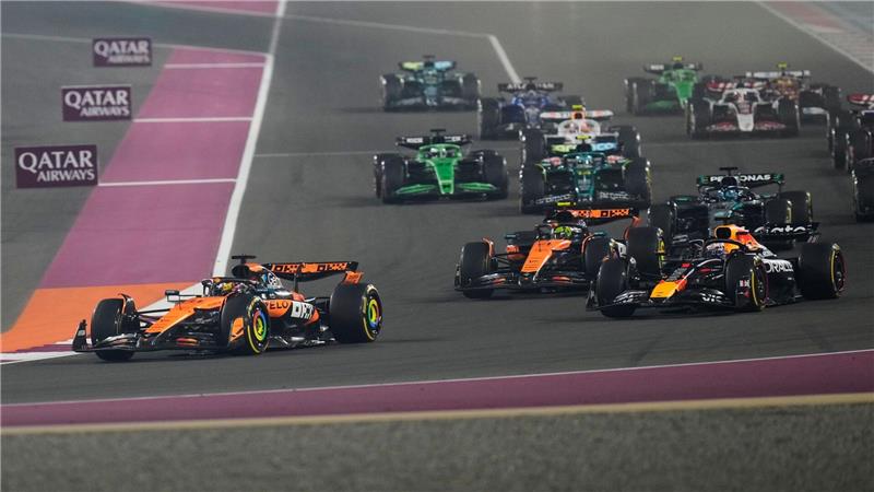 Verstappen vertagt Krönung in Katar: „Jetzt ist alles drin“ Hinter Polesetter Oscar Piastri schnappt sich Max Verstappen nach wenigen 100 Metern WM-Spitzenreiter Lando Norris.