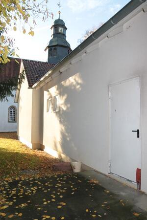 Hinter der DGA soll ein Anbau für die zehn Bierzelt-Garnituren entstehen.