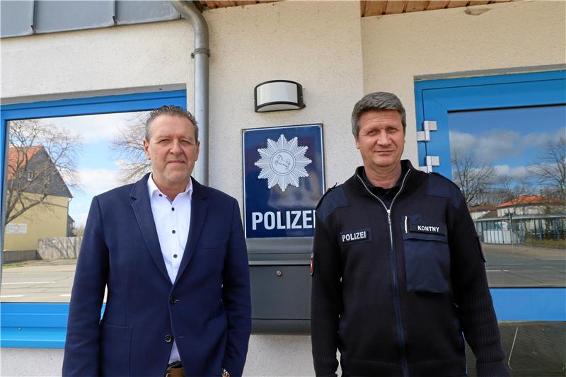 Mehr Körperverletzungen und Diebstähle in Schladen-Werla Hintergründe zur Kriminalitätsstatistik für die Polizeistation Schladen präsentieren (v. li.): Andreas Twardowski und Axel Kontny. Foto: Jambrek