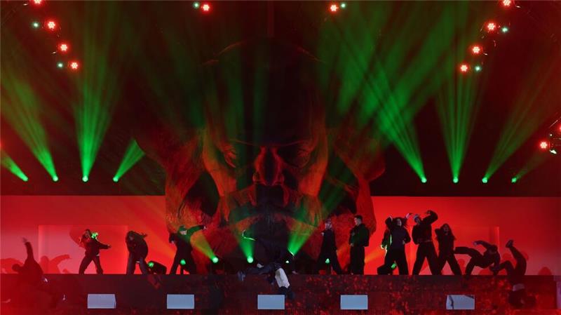 Marx, Munch und viele Macher: Chemnitz ist Kulturhauptstadt Hip-Hop-Tänzer bei der Eröffnungsshow am Chemnitzer Marx-Monument.