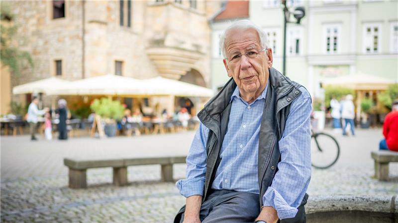 Kampf um die (Brat)Wurst? - Forscher finden uralte Urkunde Historiker Karl Heinemeyer wurde von Sladeczek für die Übersetzung der Urkunde zurate gezogen.
