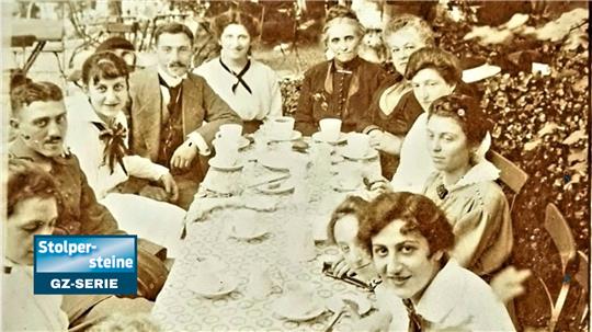 Historische Aufnahme: Lucie Lebach (3. v. li.) im Kreis der Familien Lebach und Rosenkranz in einem Goslarer Ausflugslokal um das Jahr 1920. Foto: Archiv Cramer
