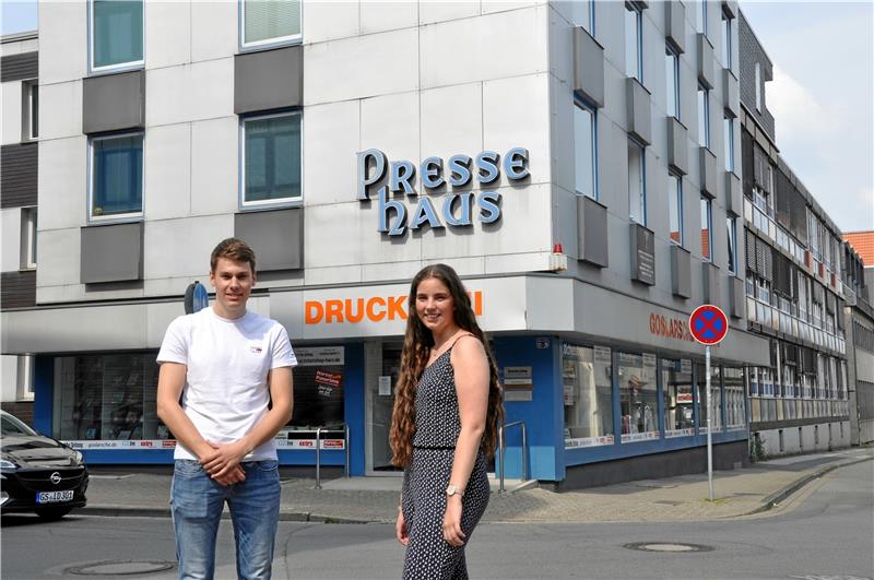 Niklas Prause und Fiona Jäger sind Landessieger im Geschichtswettbewerb Historische Leistung: Die beiden Ratsgymnasiasten Niklas Prause und Fiona Jäger haben jeweils einen mit 500 Euro dotierten Landessieg im Geschichtswettbewerb des Bundespräsidenten eingefahren. Foto: Heine