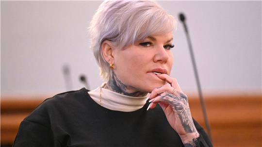 Hitlergruß-Vorwurf: Geldstrafe für Melanie Müller gefordert - Verteidigung will Freispruch