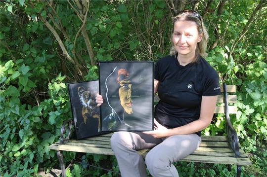 Hobbymalerin Susanne Wyrwich aus SZ-Gebhardshagen stellt ab Sonntag, 1.September, in der Lewer Däle aus.
