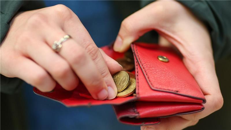 Konjunkturkrise hält an - Hoffnung für 2026 Höhere Inflationsraten schmälern die Kaufkraft der Menschen. (Symbolbild)