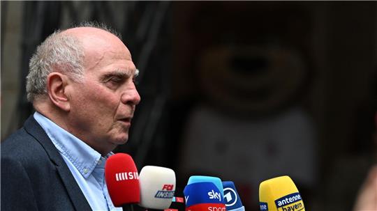 Hoeneß wundert sich über die Kommunikation über das WM-Tor.