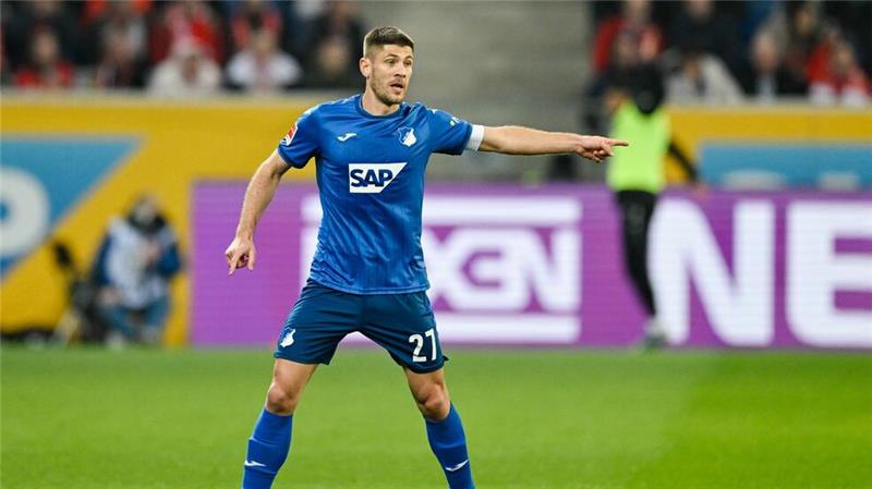 Schlampiger VfB verschenkt Sieg in Hoffenheim Hoffenheims Andrej Kramaric zeigt vergebens die Richtung an