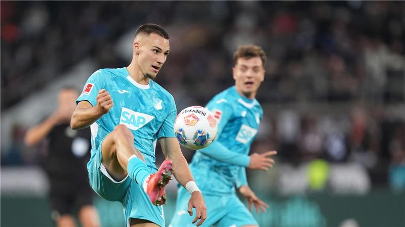 Hoffenheim siegt auswärts – St. Paulis Krise spitzt sich zu Hoffenheims Tim Lemperle (l) in Aktion.