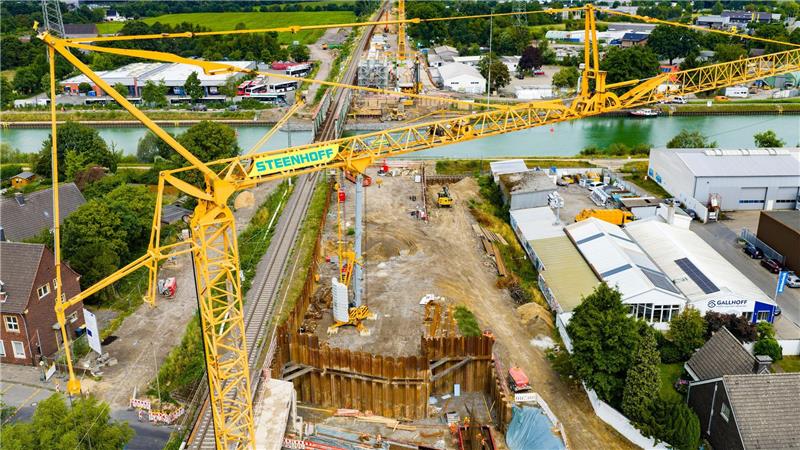 Zölle bremsen - Wirtschaft hofft auf Infrastrukturmilliarden Hoffnungsträger Infrastruktur: Öffentliche Aufträge sollen Exporteinbußen ausgleichen.