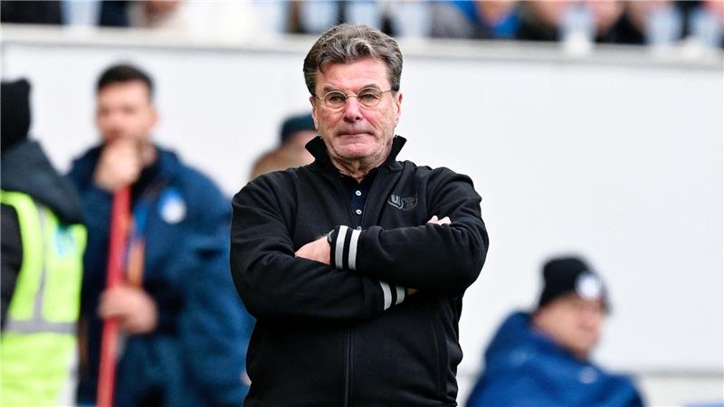 Hofft mit dem VfL Wolfsburg auf die Wende gegen den SV Werder: Trainer Dieter Hecking (Archivbild)