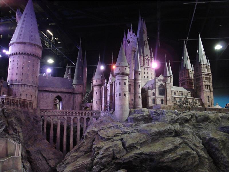 „Hogwarts Legacy”: Zwischen Boykottaufruf und Megahit «Hogwarts Legacy» ist das erste größere Videospiel aus dem «Harry Potter»-Imperium seit Jahren. Doch laute Kritik dimmt die Freude der Fans.