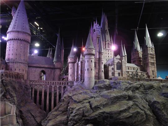 «Hogwarts Legacy» ist das erste größere Videospiel aus dem «Harry Potter»-Imperium seit Jahren. Doch laute Kritik dimmt die Freude der Fans.