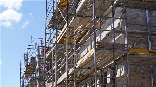 Hohe Energiepreise und Sanierungsstau: Das Baugewerbe fordert den politischen „Turbo“. Foto: picture alliance/dpa/Brandt