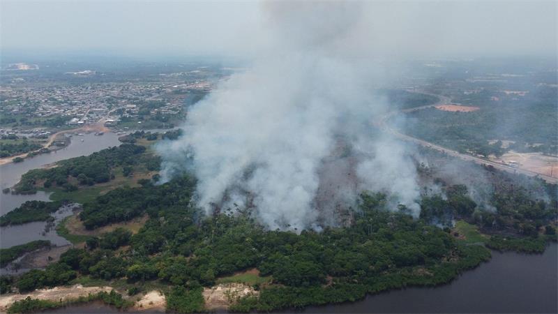 Rekordhitze und El Niño verschärfen Feuerkrise in Manaus Hohe Temperaturen und eine geringe Luftfeuchtigkeit begünstigen die Ansammlung von Schadstoffpartikeln.
