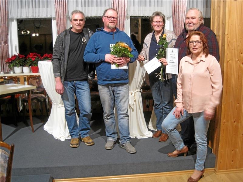 Holger Oppermann, Grete Jansen und Siegfried Kitowski (v.l.) werden geehrt, Gabriele von Oettingen gratuliert.