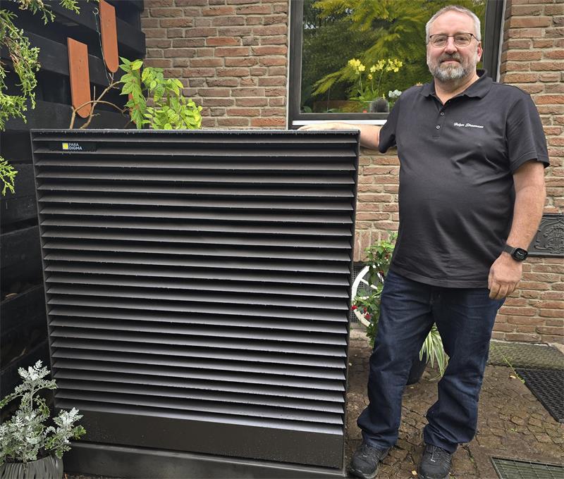 Holger Straumann mit der auch optisch überzeugenden Wärmepumpe Hypernova.