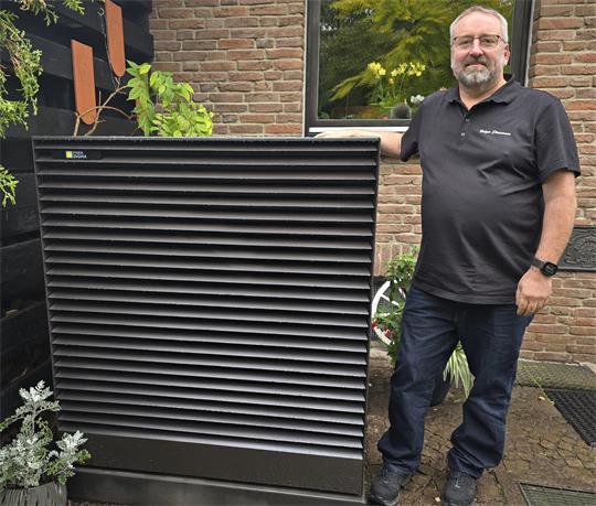 Holger Straumann mit der auch optisch überzeugenden Wärmepumpe Hypernova.