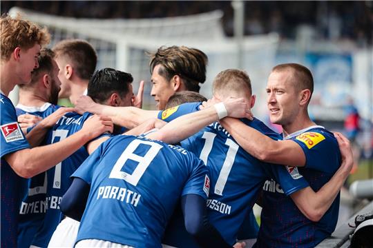 Holstein Kiel bleibt auf Kurs Richtung Aufstieg.