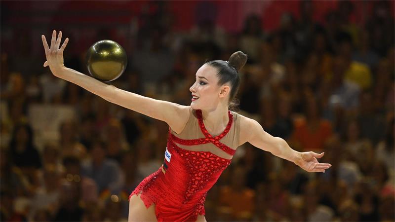Titel-Dreierpack: Varfolomeev rockt die Heim-WM Holt Gold mit dem Ball: Darja Varfolomeev.