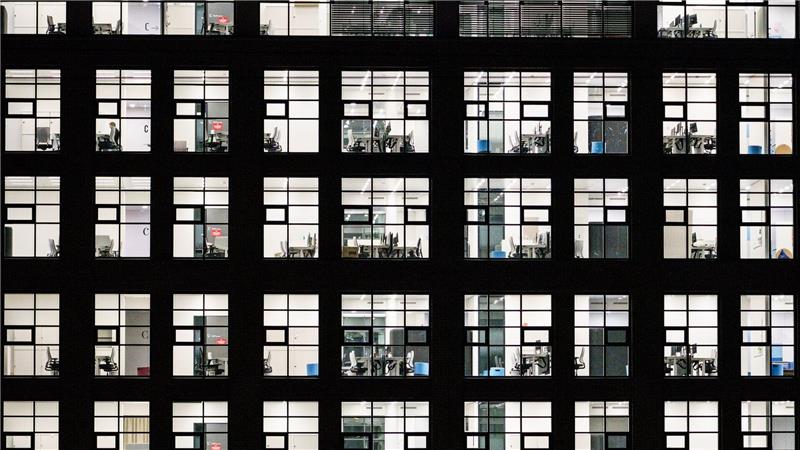 Mieten im Frankfurter Bankenviertel steigen auf Rekordniveau Homeoffice ist weit verbreitet, viele Büros stehen leer - zugleich sind moderne Flächen gefragt. (Archivbild)