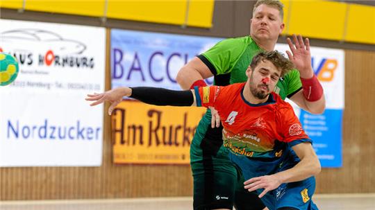 Hornburgs Torjäger Nigel Gille (vorn) ist rechtzeitig zum Duell mit der HSG Langelsheim/Astfeld wieder einsatzbereit.
