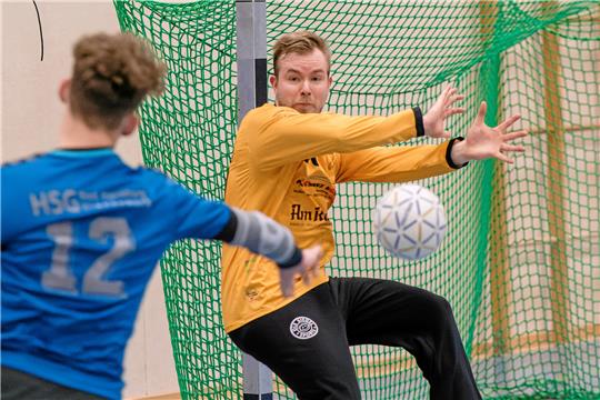 Hornburgs Torwart Tim Strohäcker erweist sich nicht nur wie hier gegen die HSG Bad Harzburg/Vienenburg als sicherer Rückhalt des Tabellenführers der Handball-Regionsoberliga.  