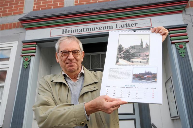 Alte Ansichten Lutters dringend gesucht Horst Züchner, bald im 24. Jahr Vorsitzender des Museums- und Kulturvereins, präsentiert vor der Einrichtung in Lutter den neuen Kalender mit historischen Ansichten des Dorfes. Der April zeigt eine alte Ansicht des heutigen Marktplatzes. Foto: Gereke