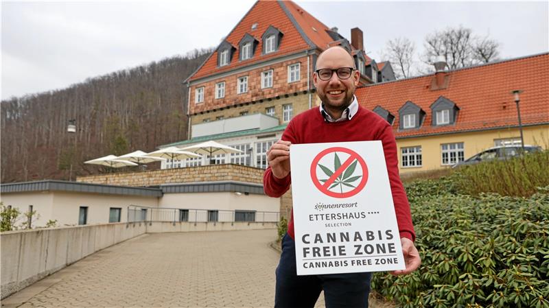 Bad Harzburger Ettershaus wird „cannabisfreie Zone“ Hotel-Geschäftsführer Frank Wyszkowski reagiert auf seine Weise auf die bevorstehende Teillegalisierung von Cannabis: Geraucht werden darf im Hotel ohnehin nicht, das Cannabis-Verbot gilt aber für das gesamte Gelände. Zigaretten sind in bestimmten Bereichen hingegen erlaubt. Foto: Neuendorf