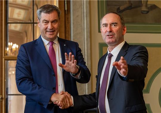 Hubert Aiwanger (r) und Markus Söder sind sich einig.
