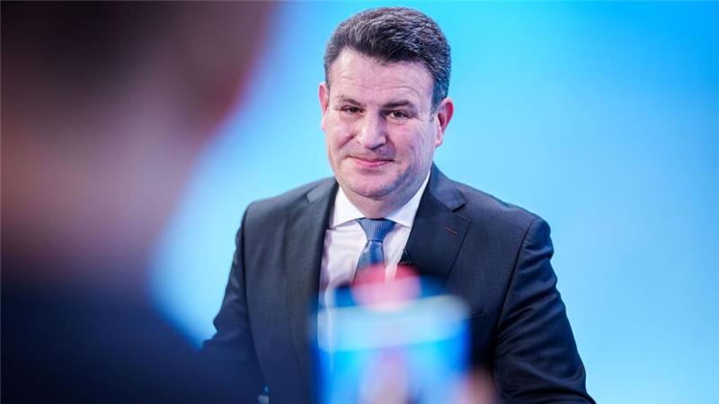 Hubertus Heil wirft Carsten Linnemann Beledigung der Menschen vor.