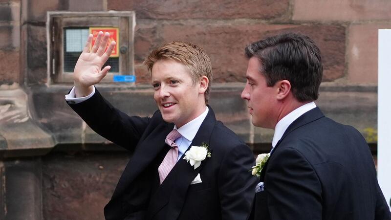 Prinz William bei „Hochzeit des Jahres“ gesichtet Hugh Grosvenor (l), der Herzog von Westminster, kommt zu seiner Hochzeit in der Kathedrale von Chester an.
