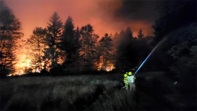 Hunderte Feuerwehrleute waren im Einsatz.