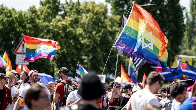 Polizei verhindert Angriff nach „Marzahn Pride“ Hunderte Menschen zogen am Samstagnachmittag für Vielfalt und Toleranz durch Berlin-Marzahn.