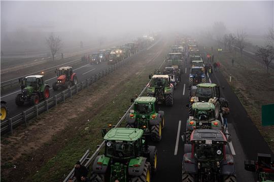 Hunderte von katalanischen Landwirten und Viehzüchtern haben sich den Protesten auf europäischer Ebene angeschlossen.