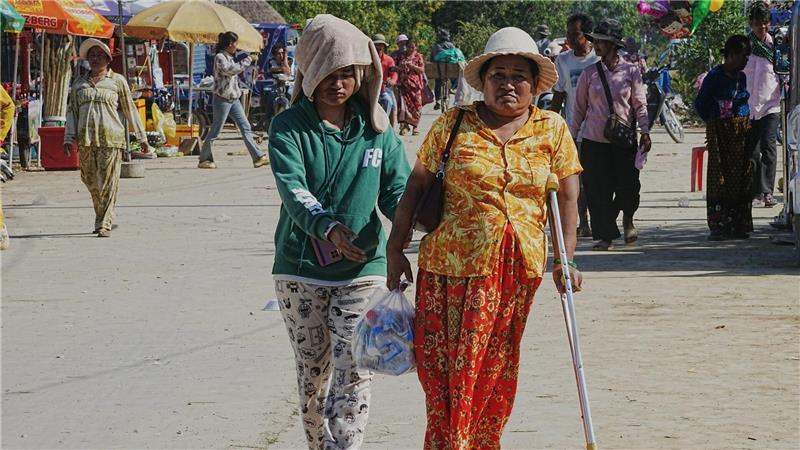Thailand und Kambodscha liefern sich weiter Gefechte Hunderttausende Bewohner der Grenzregion wurden in die Flucht getrieben.