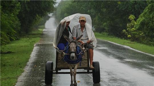 Straßen werden zu Flüssen: Hurrikan „Melissa“ erreicht Kuba Hunderttausende Menschen brachten sich in Kuba vor dem Sturm in Sicherheit.