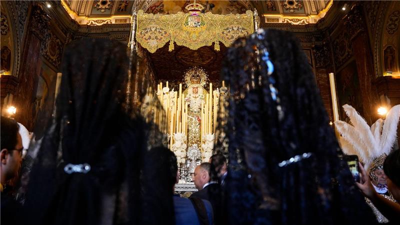 Hunderttausende säumen die bei den traditionsreichen Osterprozessionen in Spanien die Straßen, Millionen verfolgen die Umzüge am heimischen Fernseher.