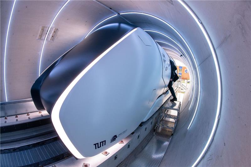 Verkehr durch die Röhre: Startschuss für den Hyperloop Hyperloop: Die Idee ist schon über einhundert Jahre alt, aber eigentlich kennt man dieses Transportsystem vor allem aus Science-Fiction-Filmen.