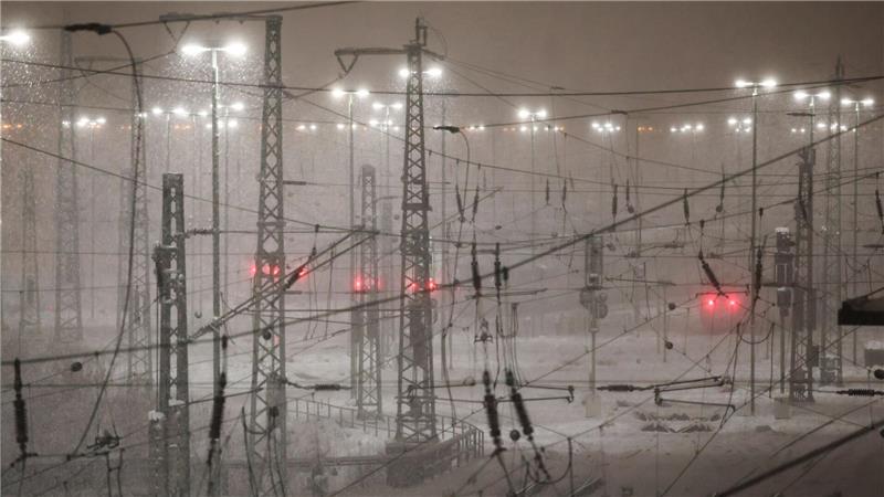 ICEs im Schnee in Hamburg