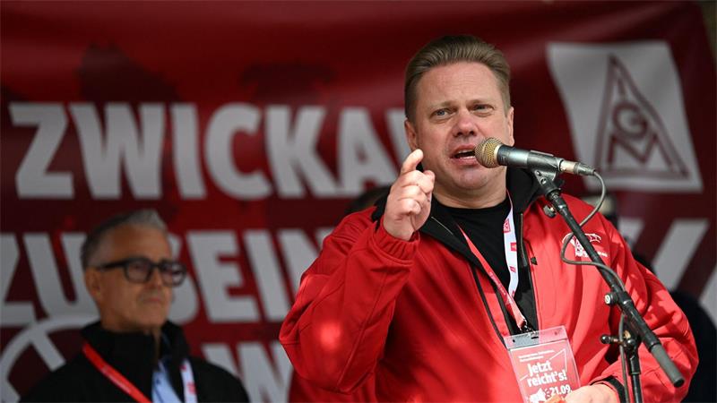 IG Metall-Bezirkschef Jan Otto:  „Es muss Schluss sein mit Kahlschlag, Standortschließungen und Verlagerungen.“ 