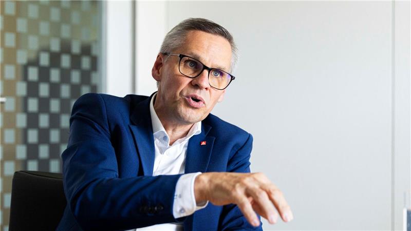 IG Metall warnt vor AfD-naher Arbeitnehmergruppe bei VW IG-Metall-Bezirksleiter Gröger sieht im Zentrum keine Gewerkschaft, sondern einen Spalter im Betrieb. (Archivbild)