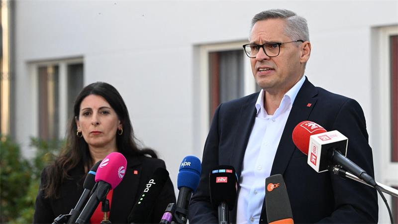 IG-Metall-Bezirksleiter Gröger und VW-Betriebsratschefin Cavallo zeigten sich nach dem Gespräch „enttäuscht und wütend“.